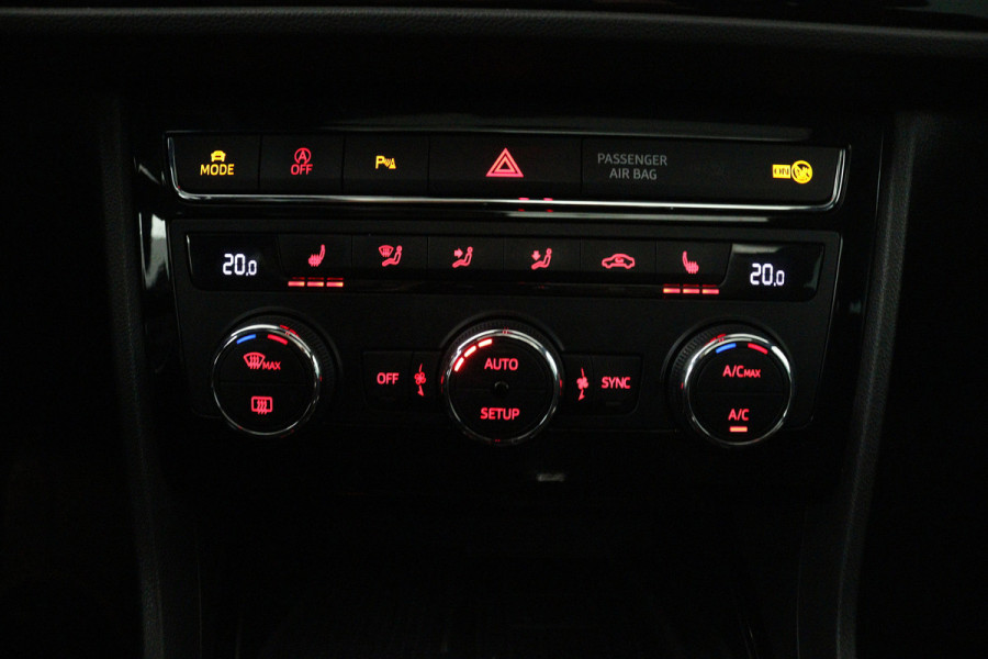 Seat Leon ST 1.5 TSI FR Business Intense (PANORAMADAK, CAMERA, STOELVERWARMING, CARPLAY, CRUISE CONTROL ADAPTIEF, SENSOREN)