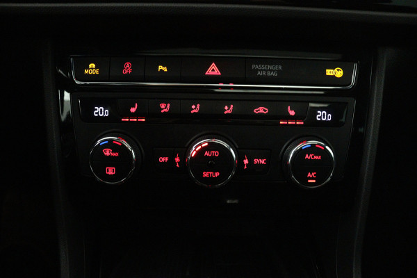 Seat Leon ST 1.5 TSI FR Business Intense (PANORAMADAK, CAMERA, STOELVERWARMING, CARPLAY, CRUISE CONTROL ADAPTIEF, SENSOREN)