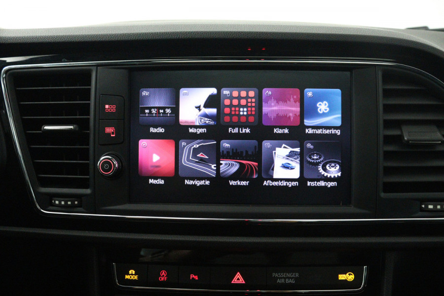 Seat Leon ST 1.5 TSI FR Business Intense (PANORAMADAK, CAMERA, STOELVERWARMING, CARPLAY, CRUISE CONTROL ADAPTIEF, SENSOREN)