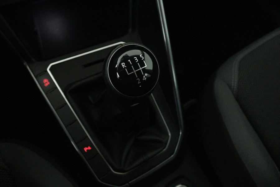 Volkswagen Polo 1.0 TSI Highline (PARKEERSENSOREN, CRUISE CONTROL ADAPTIEF, CARPLAY)