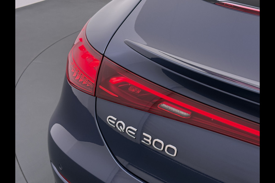 Mercedes-Benz EQE 300 Business Edition 98kWh Pano.schuifdak Warmtepomp Leder Camera Stoelverwarming Apple Carplay Android Auto Navi Ecc Pdc Elek.Stoelen Lmv 19" Led DAB Rijstrooksensor Accugarantie tot 28-3-2034/250.000km 1e Eigenaar Origineel Nederlandse Auto