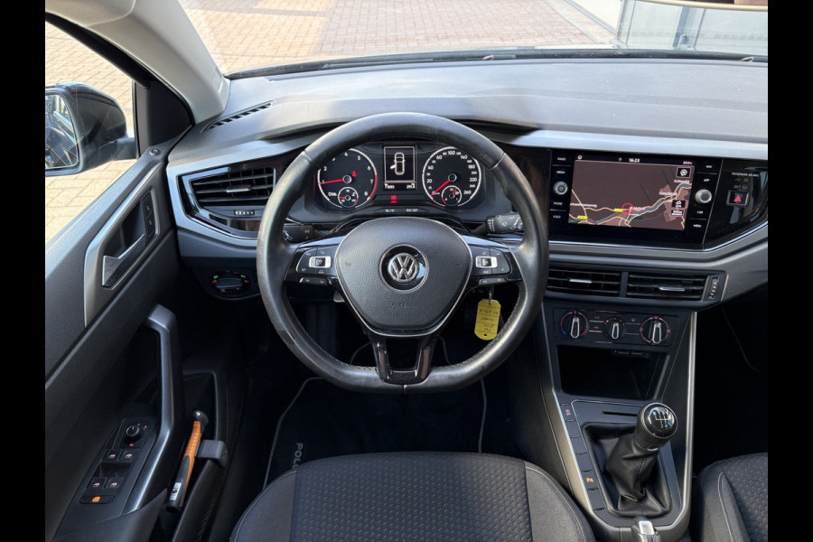 Volkswagen Polo 1.0 TSi 95pk Comfortline Executive 5-drs. NAVI/CARPLAY/DAB/ADAPT.CRUISE/PDC/AFN.TREKHAAK/1E EIGENAAR!