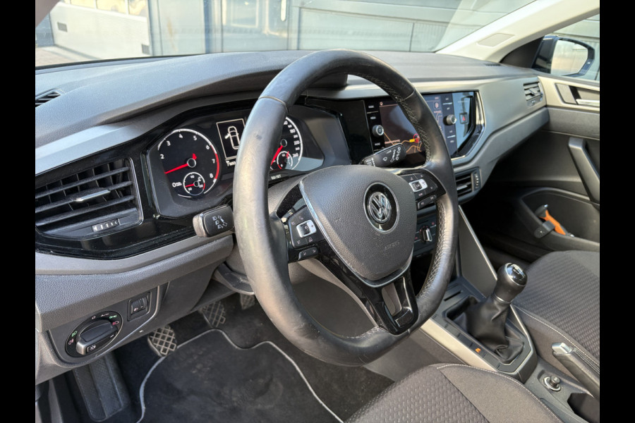 Volkswagen Polo 1.0 TSi 95pk Comfortline Executive 5-drs. NAVI/CARPLAY/DAB/ADAPT.CRUISE/PDC/AFN.TREKHAAK/1E EIGENAAR!