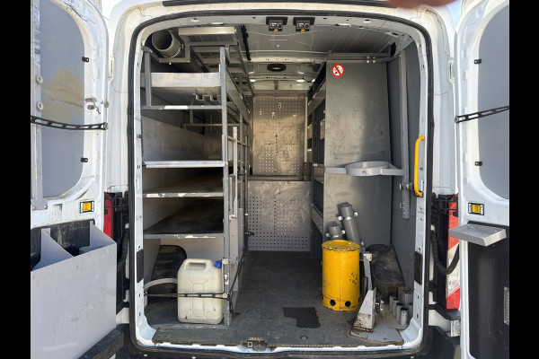 Ford Transit 2.0 TDCI 130PK L2H2 Airco Cruise Control Parkeersensoren Stoelverwarming Zwaailampen Kastwand Inbouw