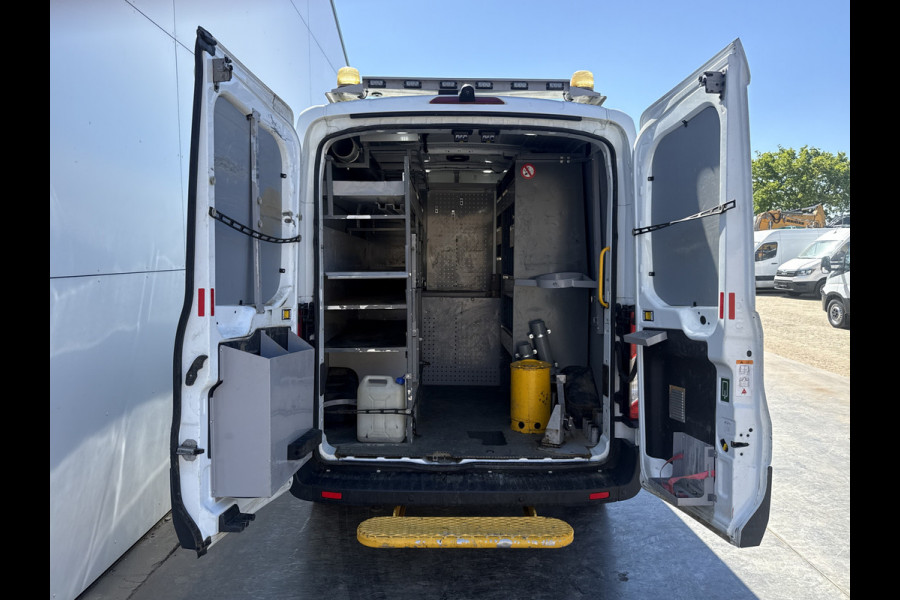 Ford Transit 2.0 TDCI 130PK L2H2 Airco Cruise Control Parkeersensoren Stoelverwarming Zwaailampen Kastwand Inbouw