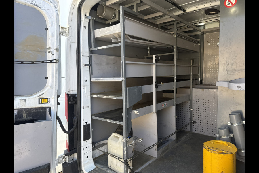 Ford Transit 2.0 TDCI 130PK L2H2 Airco Cruise Control Parkeersensoren Stoelverwarming Zwaailampen Kastwand Inbouw