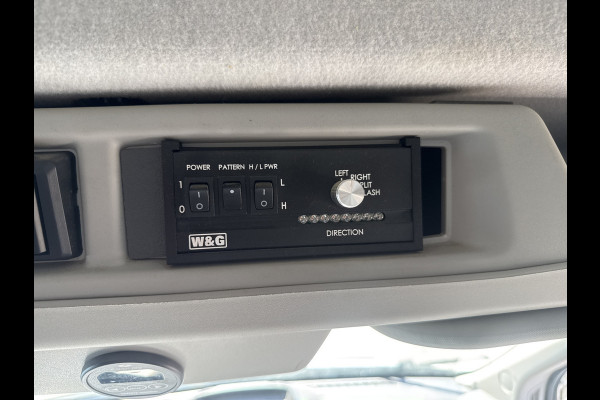 Ford Transit 2.0 TDCI 130PK L2H2 Airco Cruise Control Parkeersensoren Stoelverwarming Zwaailampen Kastwand Inbouw