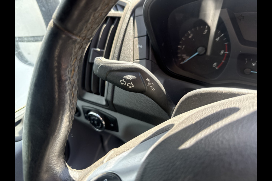 Ford Transit 2.0 TDCI 130PK L2H2 Airco Cruise Control Parkeersensoren Stoelverwarming Zwaailampen Kastwand Inbouw