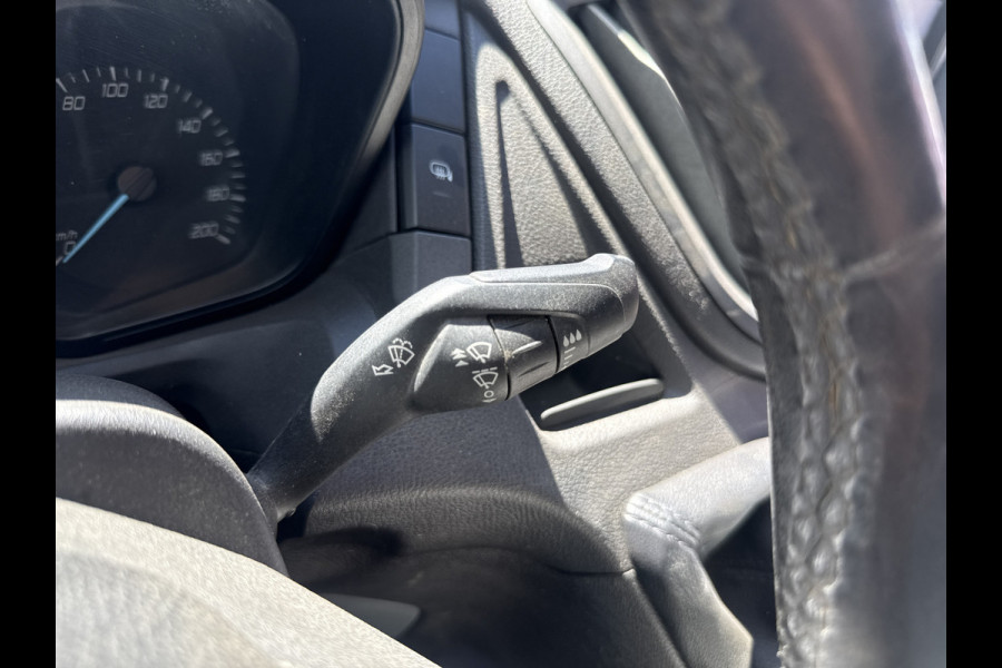 Ford Transit 2.0 TDCI 130PK L2H2 Airco Cruise Control Parkeersensoren Stoelverwarming Zwaailampen Kastwand Inbouw