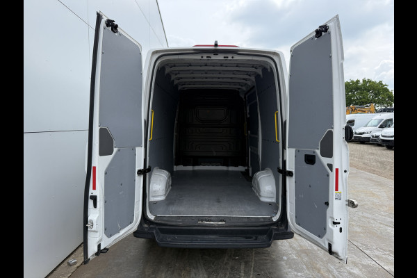 Volkswagen Crafter 2.0 TDI 140PK Nieuw Model! L3H3 Virtual Cockpit Climate Control Camera Parkeersensoren voor achter