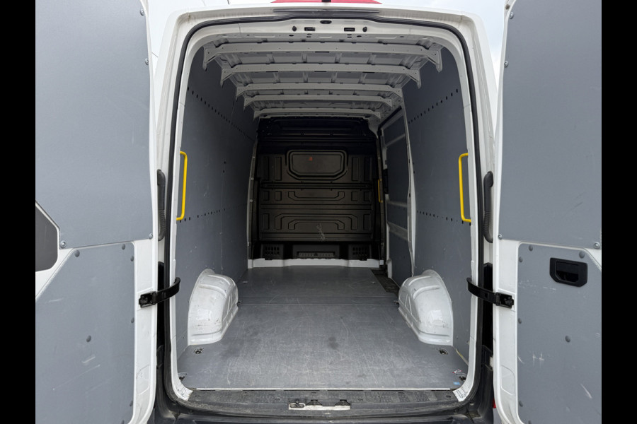 Volkswagen Crafter 2.0 TDI 140PK Nieuw Model! L3H3 Virtual Cockpit Climate Control Camera Parkeersensoren voor achter