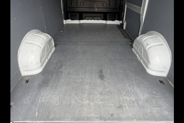 Volkswagen Crafter 2.0 TDI 140PK Nieuw Model! L3H3 Virtual Cockpit Climate Control Camera Parkeersensoren voor achter
