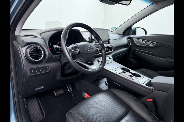 Hyundai Kona EV 64kWh 204pk Premium Warmtepomp Leer Head-Up Display Apple Carplay Android Navi Camera Elektr.Stoelen+Verwarmd+Ventilatie Adap Verwarmd Stuur Pdc Subwoofer Bluetooth Dodehoek detector Privacy Glas Rijstrooksensor Origineel Nederlandse EV