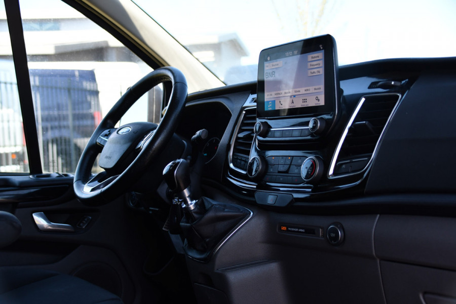 Ford Transit Custom 300 2.0 TDCI L2H1 Limited Camera, Cruise, Carplay, 2 x Schuifdeur, Trekhaak, 130pk, Stoelverwarming, Multimedia, Uniek!