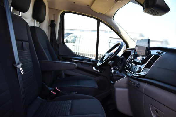 Ford Transit Custom 300 2.0 TDCI L2H1 Limited Camera, Cruise, Carplay, 2 x Schuifdeur, Trekhaak, 130pk, Stoelverwarming, Multimedia, Uniek!