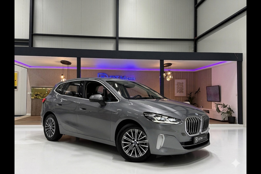 BMW 2 Serie Active Tourer 225e xDrive 245pk | Plug-in 4x4 | 360° | Trekhaak | Leder