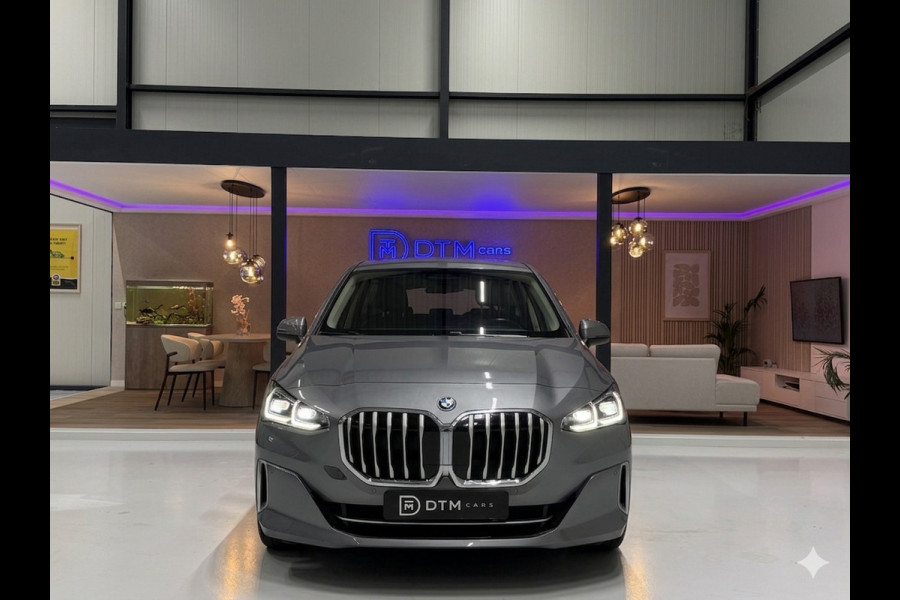 BMW 2 Serie Active Tourer 225e xDrive 245pk | Plug-in 4x4 | 360° | Trekhaak | Leder