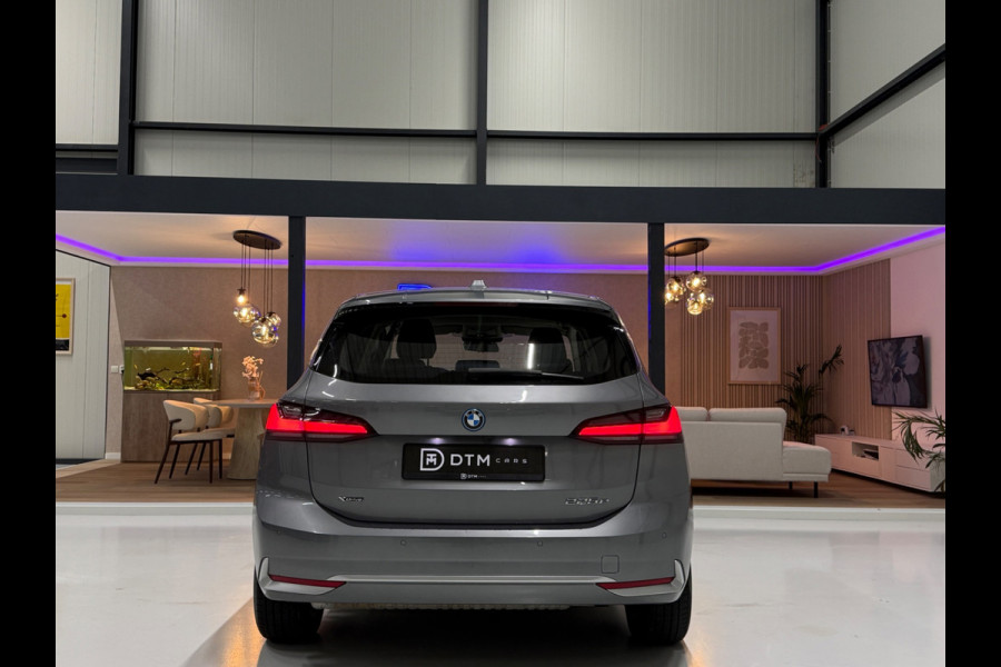 BMW 2 Serie Active Tourer 225e xDrive 245pk | Plug-in 4x4 | 360° | Trekhaak | Leder