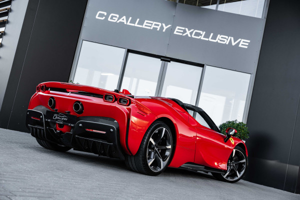 Ferrari SF90 Spider 4.0 V8 - Origineel NL | Rosso Corsa | Lift | JBL