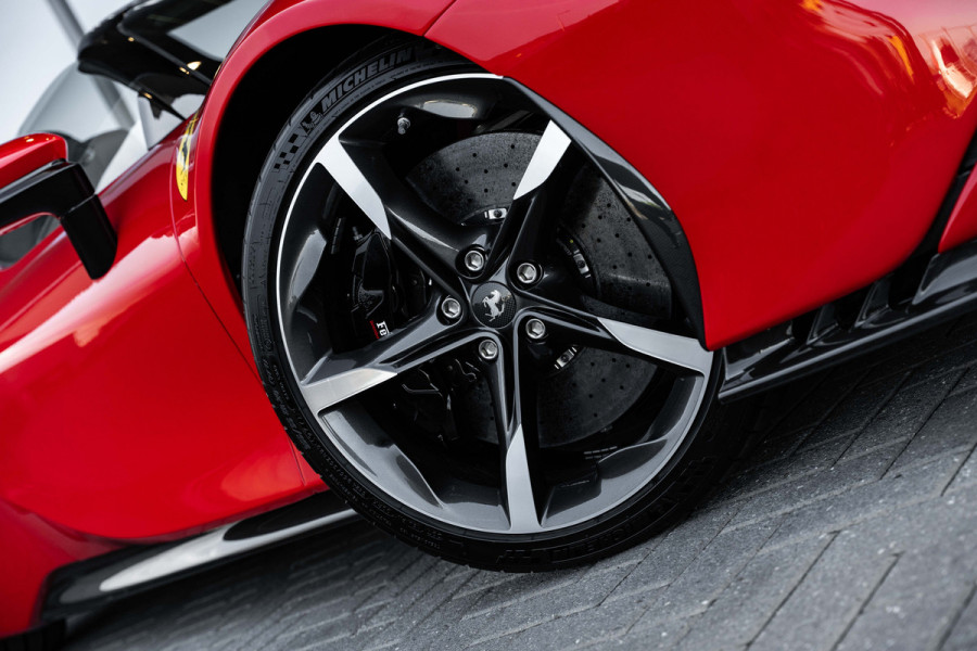 Ferrari SF90 Spider 4.0 V8 - Origineel NL | Rosso Corsa | Lift | JBL