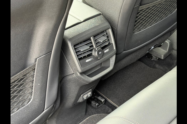 Peugeot 3008 1.6 HYbrid 225 GT Pack Business | Navigatie |Camera | Cruise | Clima | Trekhaak | 18".
