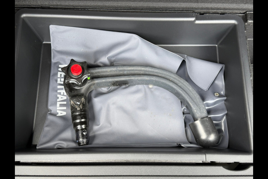 Peugeot 3008 1.6 HYbrid 225 GT Pack Business | Navigatie |Camera | Cruise | Clima | Trekhaak | 18".