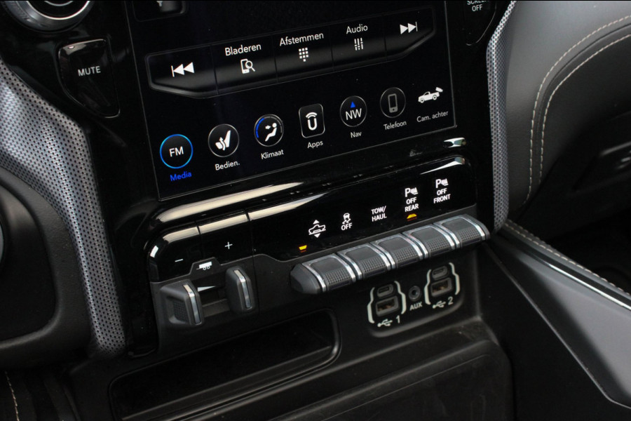 Dodge Ram 1500 5.7 V8 4x4 CREW CAB LIMITED 2020 100DKM / PANO-DAK / COMPLETE HISTORY / FULL OPTIONS / LUCHTVERING / GROOT NAVI