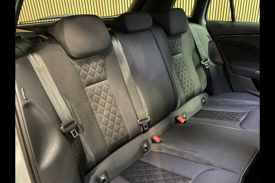 Škoda Kamiq 1.0 TSI Active|TREKHAAK|ACC|ANDROID AUTO|APPLE CARPLAY|CLIMATE CONTROL|DIGITAL COCKPIT|STOELVERWARMING|PDC V+A|LMV|