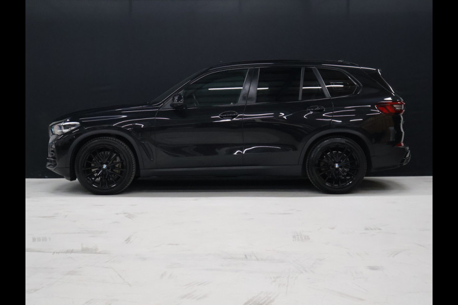 BMW X5 xDrive45e High Executive [SCHUIFDAK, HARMAN KARDON, 360° CAMERA, APPLE CARPLAY, TREKHAAK, LUCHTVERING, ANDROID AUTO, MEMORY SEATS, SFEERVERLICHTING, NIEUWSTAAT]