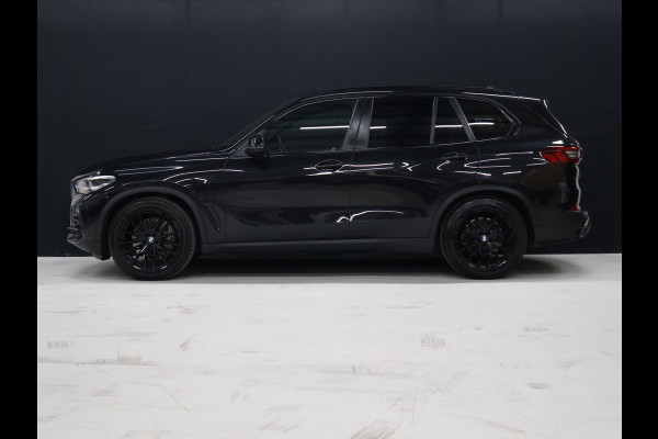 BMW X5 xDrive45e High Executive [SCHUIFDAK, HARMAN KARDON, 360° CAMERA, APPLE CARPLAY, TREKHAAK, LUCHTVERING, ANDROID AUTO, MEMORY SEATS, SFEERVERLICHTING, NIEUWSTAAT]