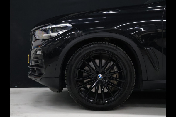 BMW X5 xDrive45e High Executive [SCHUIFDAK, HARMAN KARDON, 360° CAMERA, APPLE CARPLAY, TREKHAAK, LUCHTVERING, ANDROID AUTO, MEMORY SEATS, SFEERVERLICHTING, NIEUWSTAAT]