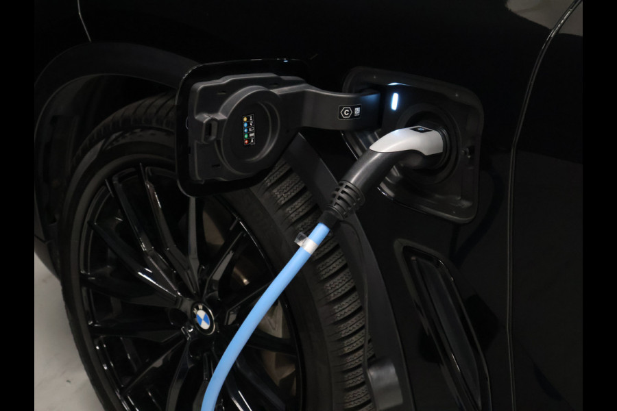 BMW X5 xDrive45e High Executive [SCHUIFDAK, HARMAN KARDON, 360° CAMERA, APPLE CARPLAY, TREKHAAK, LUCHTVERING, ANDROID AUTO, MEMORY SEATS, SFEERVERLICHTING, NIEUWSTAAT]
