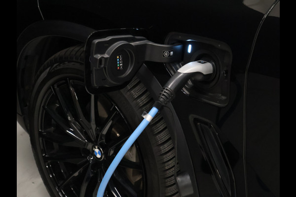 BMW X5 xDrive45e High Executive [SCHUIFDAK, HARMAN KARDON, 360° CAMERA, APPLE CARPLAY, TREKHAAK, LUCHTVERING, ANDROID AUTO, MEMORY SEATS, SFEERVERLICHTING, NIEUWSTAAT]