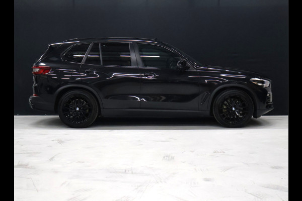 BMW X5 xDrive45e High Executive [SCHUIFDAK, HARMAN KARDON, 360° CAMERA, APPLE CARPLAY, TREKHAAK, LUCHTVERING, ANDROID AUTO, MEMORY SEATS, SFEERVERLICHTING, NIEUWSTAAT]