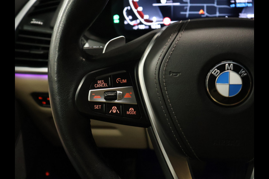 BMW X5 xDrive45e High Executive [SCHUIFDAK, HARMAN KARDON, 360° CAMERA, APPLE CARPLAY, TREKHAAK, LUCHTVERING, ANDROID AUTO, MEMORY SEATS, SFEERVERLICHTING, NIEUWSTAAT]