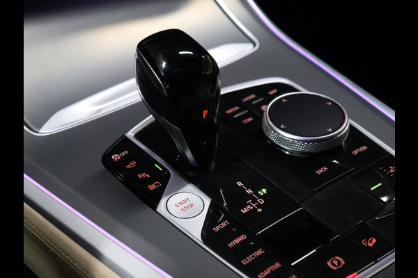 BMW X5 xDrive45e High Executive [SCHUIFDAK, HARMAN KARDON, 360° CAMERA, APPLE CARPLAY, TREKHAAK, LUCHTVERING, ANDROID AUTO, MEMORY SEATS, SFEERVERLICHTING, NIEUWSTAAT]