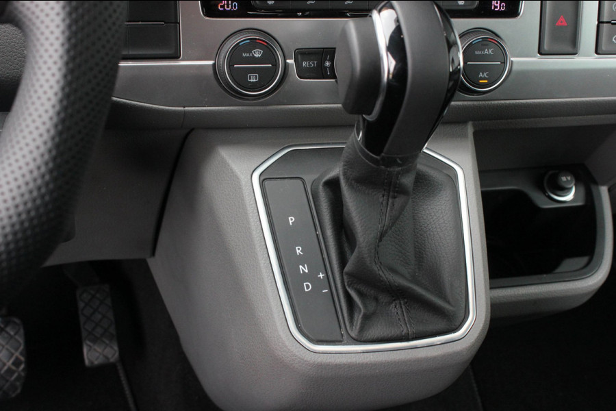 Volkswagen Transporter 2.0 TDI L2H1 CARAVELLE 204PK DC DUBBEL CABINE / ELEK.SCHUIF / FULL OPTIONS / LEDER / FULL BLACK / APPLE CAR