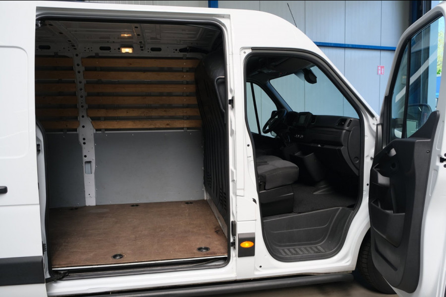 Renault Master T35 2.3 dCi 135 L3H2 Work Edition - N.A.P. Airco, Cruise, Navi, PDC, Camera.