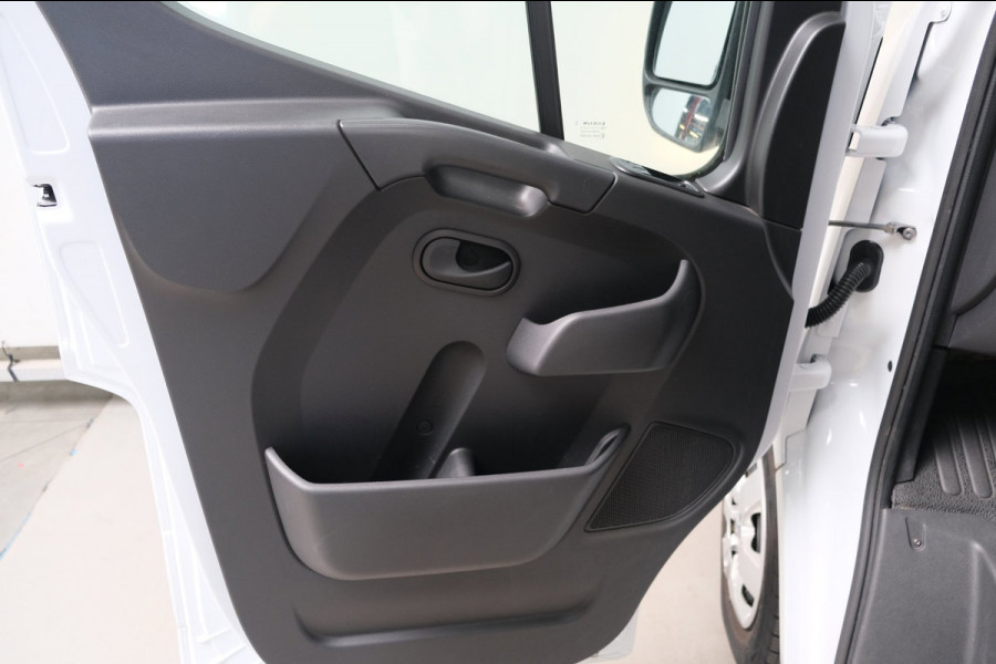 Renault Master T35 2.3 dCi 135 L3H2 Work Edition - N.A.P. Airco, Cruise, Navi, PDC, Camera.