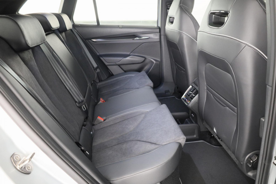 Škoda Enyaq 60 Sportline 180pk | Panoramadak | 21 inch Lichtmetalen velgen | Matrix led verlichting