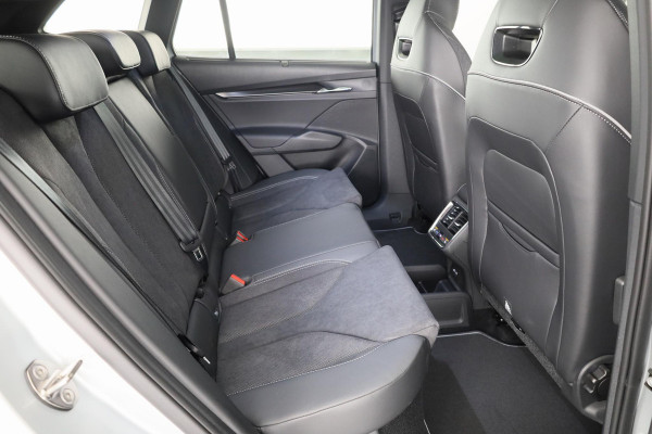 Škoda Enyaq 60 Sportline 180pk | Panoramadak | 21 inch Lichtmetalen velgen | Matrix led verlichting