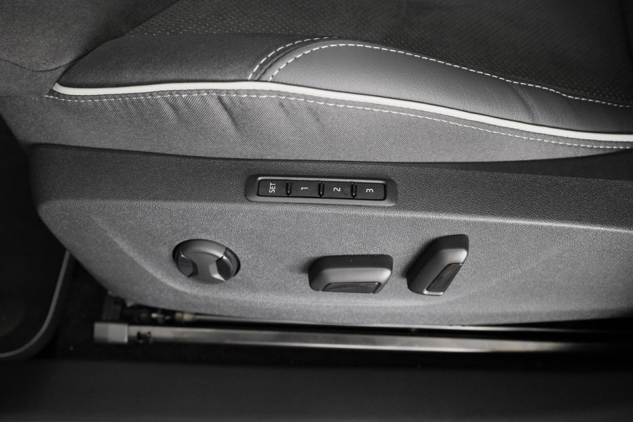 Škoda Enyaq 60 Sportline 180pk | Panoramadak | 21 inch Lichtmetalen velgen | Matrix led verlichting