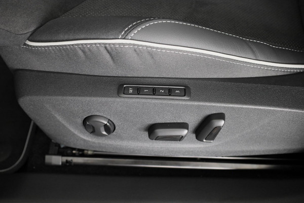 Škoda Enyaq 60 Sportline 180pk | Panoramadak | 21 inch Lichtmetalen velgen | Matrix led verlichting