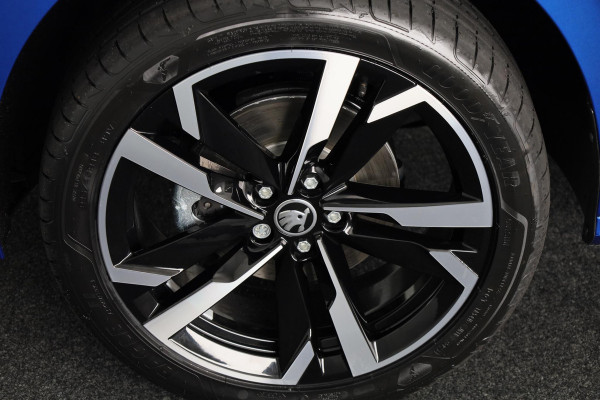 Škoda Kamiq 1.0 TSI Monte Carlo 115 pk | Verlengde garantie | Navigatie via App | Panoramadak | Parkeersensoren | Achteruitrijcamera | Adaptieve cruise controle