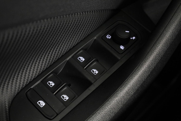 Škoda Kamiq 1.0 TSI Monte Carlo 115 pk | Verlengde garantie | Navigatie via App | Panoramadak | Parkeersensoren | Achteruitrijcamera | Adaptieve cruise controle