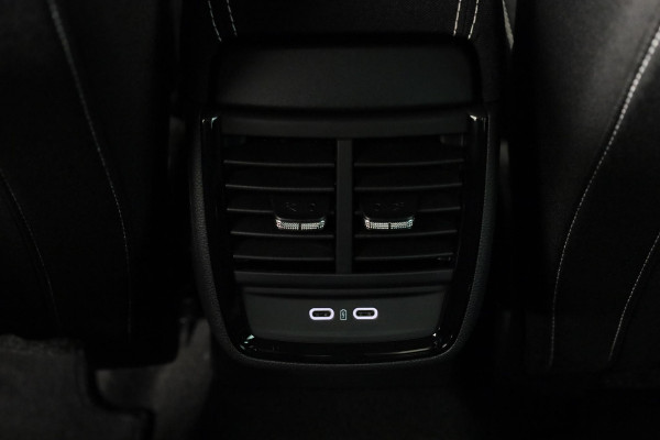 Škoda Kamiq 1.0 TSI Monte Carlo 115 pk | Verlengde garantie | Navigatie via App | Panoramadak | Parkeersensoren | Achteruitrijcamera | Adaptieve cruise controle