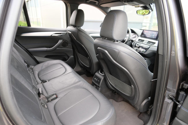BMW X1 xDrive25e M-sport | PHEV | M pakket | Keyless entry | Camera | Elektrische stoelen met geheugen | Head up Display
