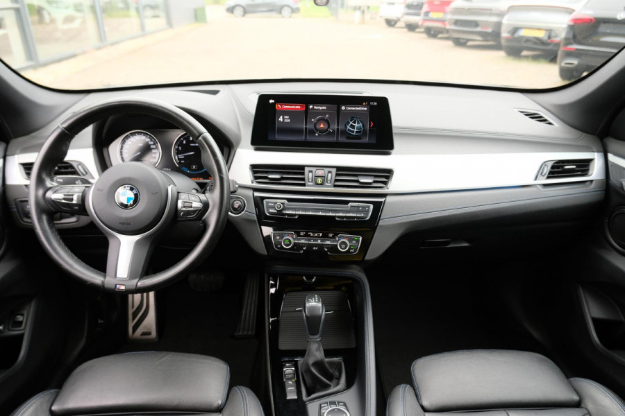 BMW X1 xDrive25e M-sport | PHEV | M pakket | Keyless entry | Camera | Elektrische stoelen met geheugen | Head up Display