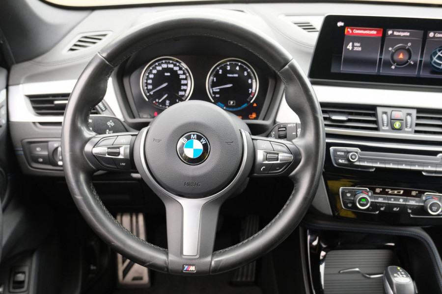 BMW X1 xDrive25e M-sport | PHEV | M pakket | Keyless entry | Camera | Elektrische stoelen met geheugen | Head up Display