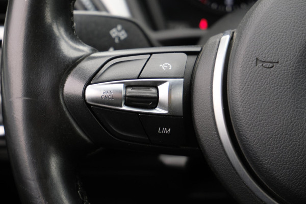 BMW X1 xDrive25e M-sport | PHEV | M pakket | Keyless entry | Camera | Elektrische stoelen met geheugen | Head up Display